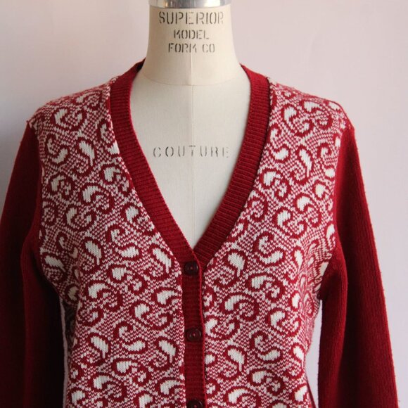 Vintage 1970s Cardigan Sweater, Volup Full Fashioned Red and White Paisley, Sz L - Picture 3 of 10